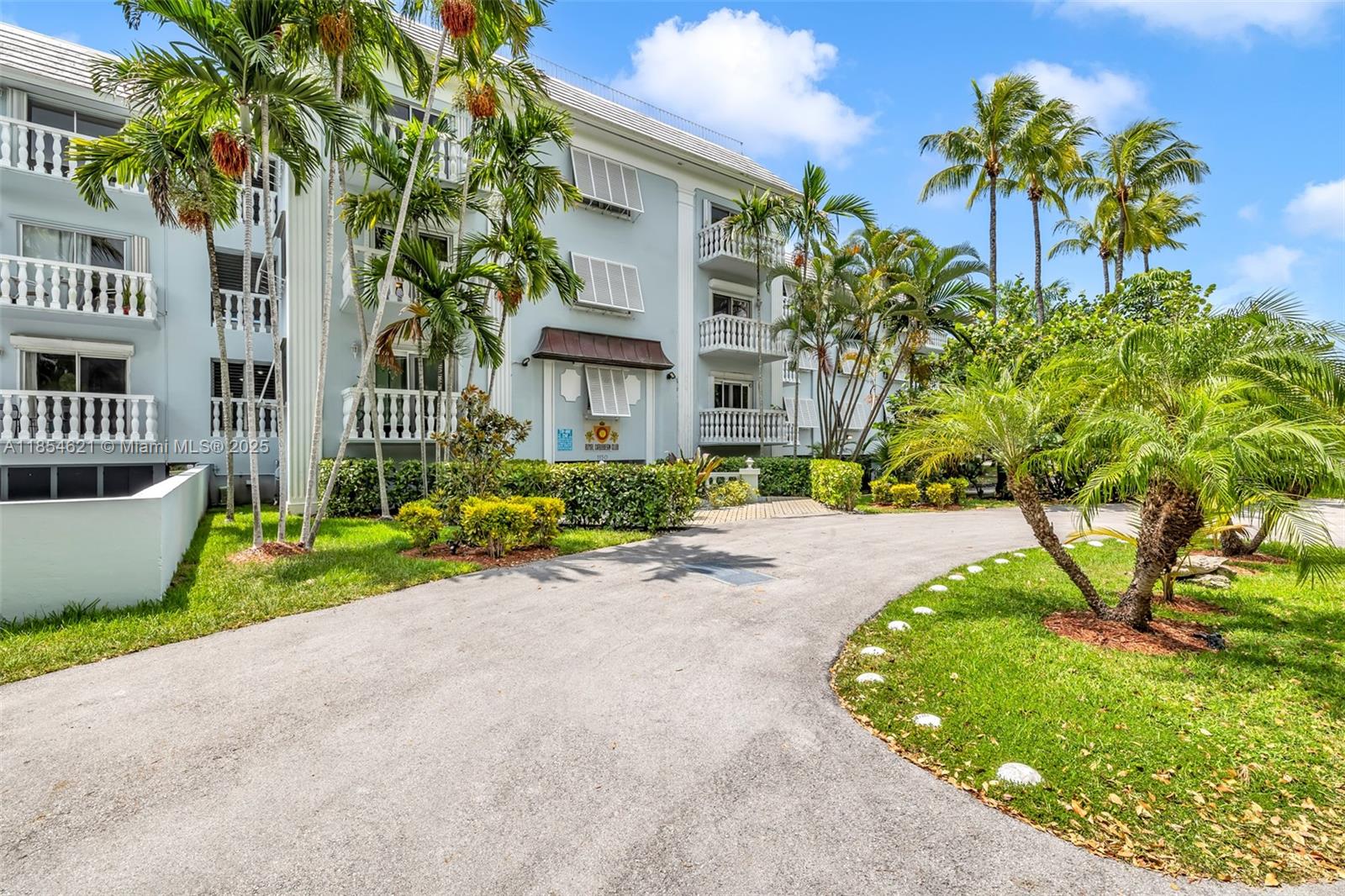 Beautifully Updated & Furnished 1-BD, 1 BA Coral Gables Condo For Rent: Move right into this stylishly updated and fully furnished 604 SF condo in an unbeatable South Miami location—just minutes from the University of Miami, MetroRail’s University Station, and all the dining and shopping that downtown South Miami has to offer.
This turnkey residence features a modern kitchen with stainless steel appliances and contemporary finishes throughout. Thoughtfully furnished, the unit offers comfort and functionality. Enjoy the added benefits of an assigned parking space and private storage unit. Residents also have access to a serene garden area, a community pool, and on-site laundry facilities. Perfect for someone seeking a low-maintenance lifestyle in a prime location!