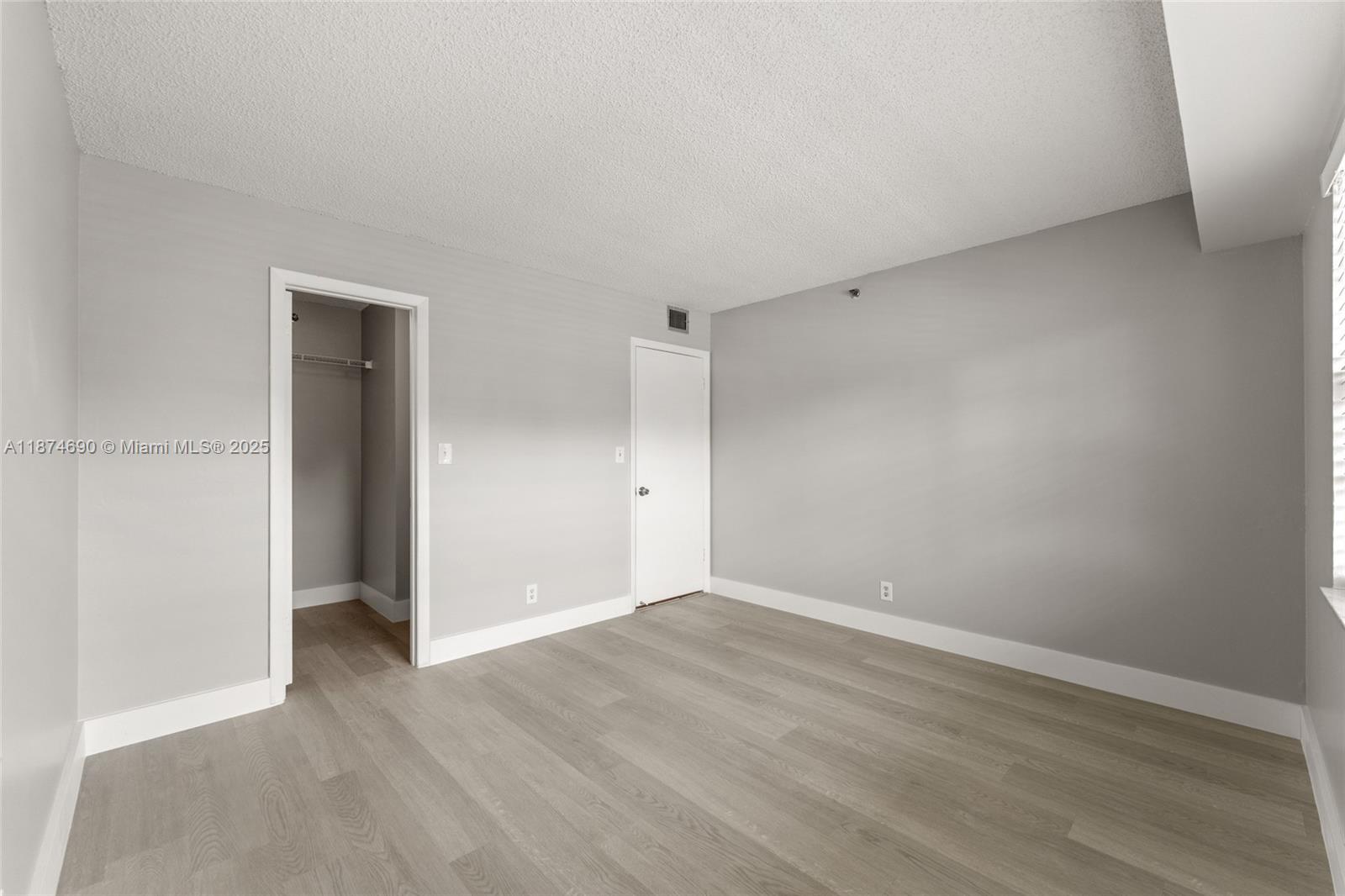 ROLLING HILLS GOLF AND TE - Residential Lease