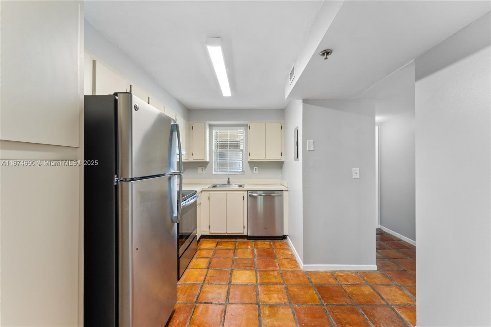 ROLLING HILLS GOLF AND TE - Residential Lease