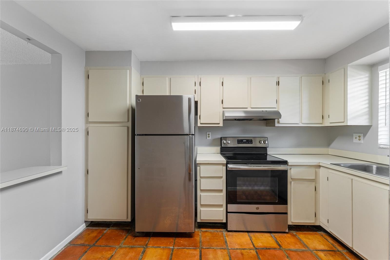 ROLLING HILLS GOLF AND TE - Residential Lease