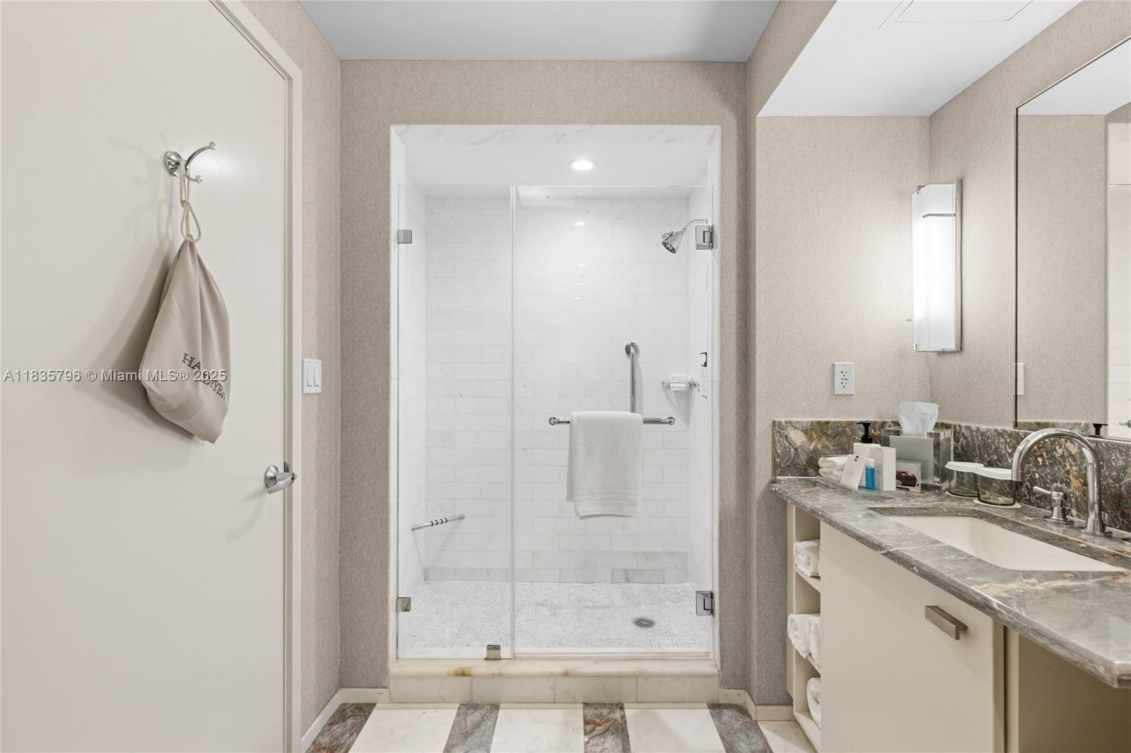 551 FLB CONDOMINIUM HOTEL - Residential