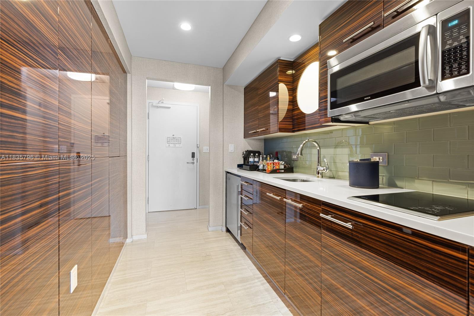 551 FLB CONDOMINIUM HOTEL - Residential