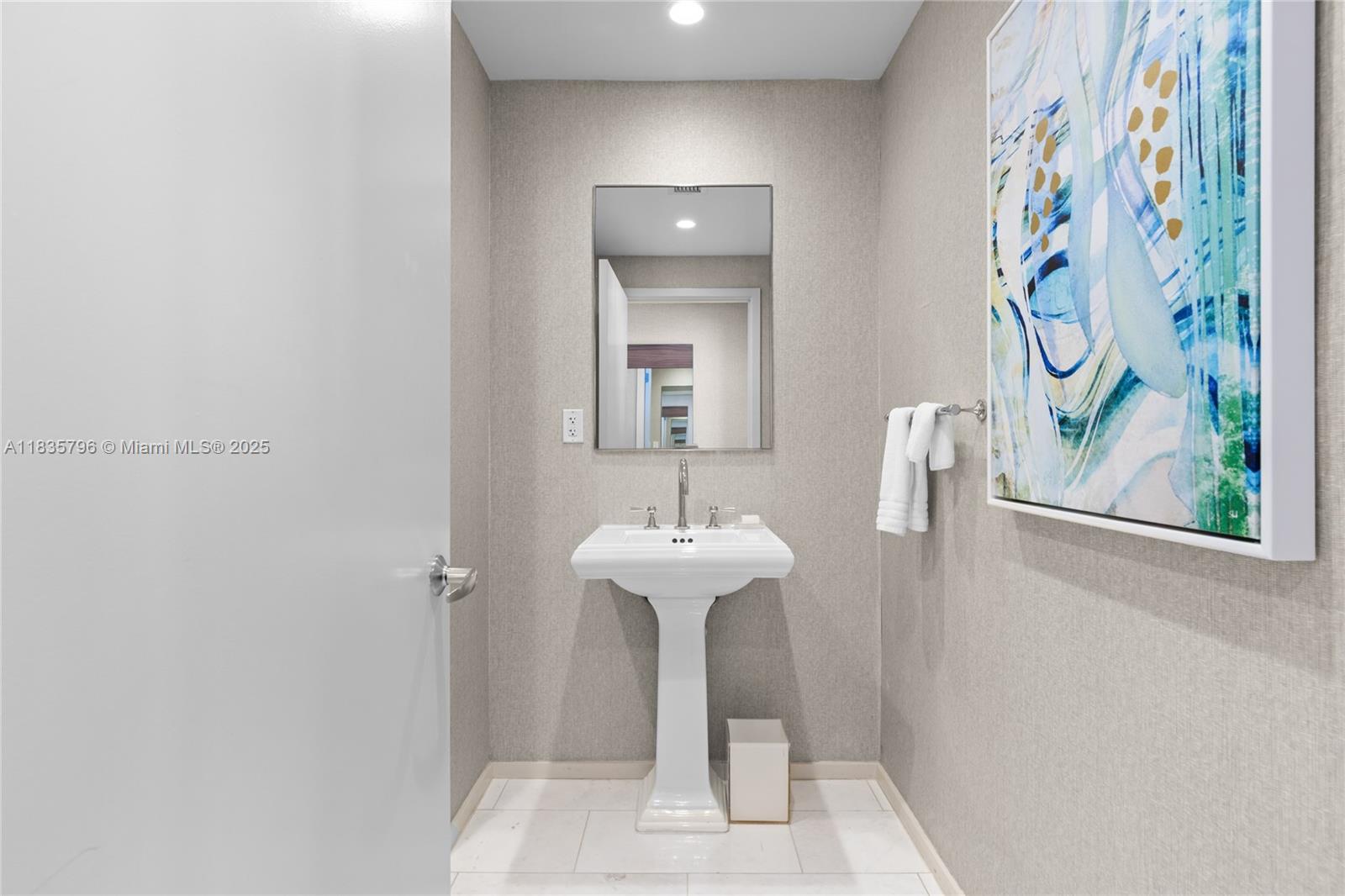 551 FLB CONDOMINIUM HOTEL - Residential