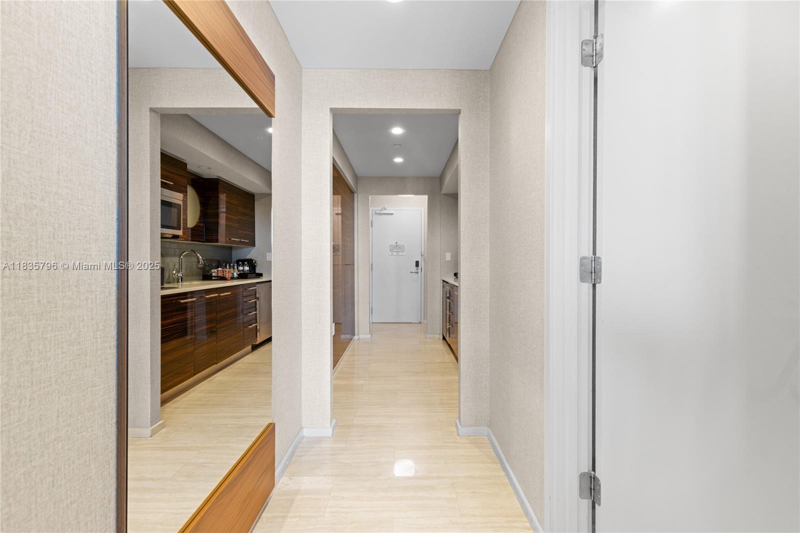 551 FLB CONDOMINIUM HOTEL - Residential