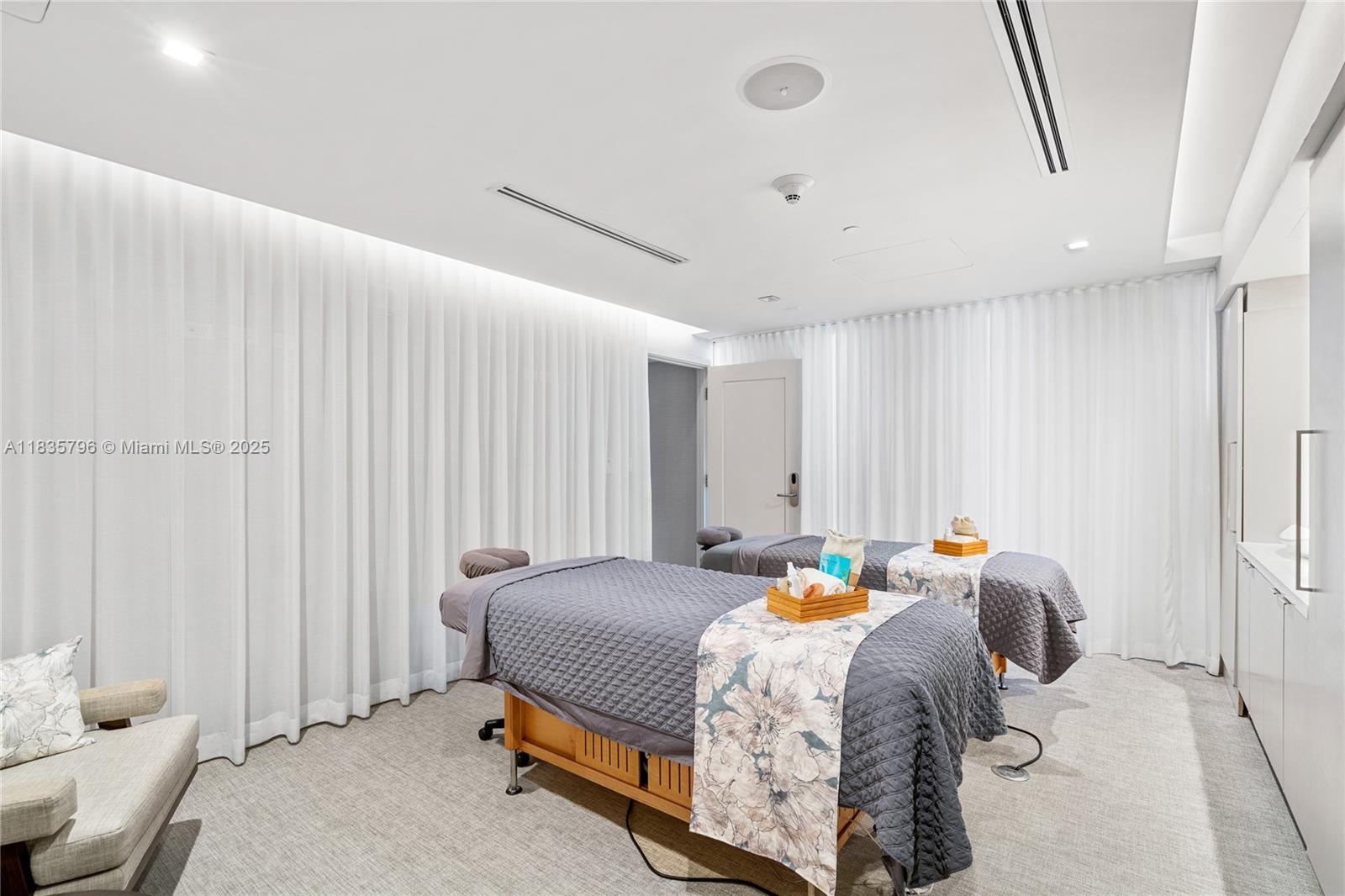 551 FLB CONDOMINIUM HOTEL - Residential