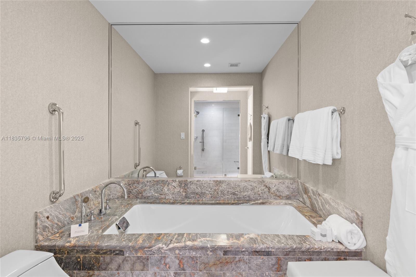 551 FLB CONDOMINIUM HOTEL - Residential