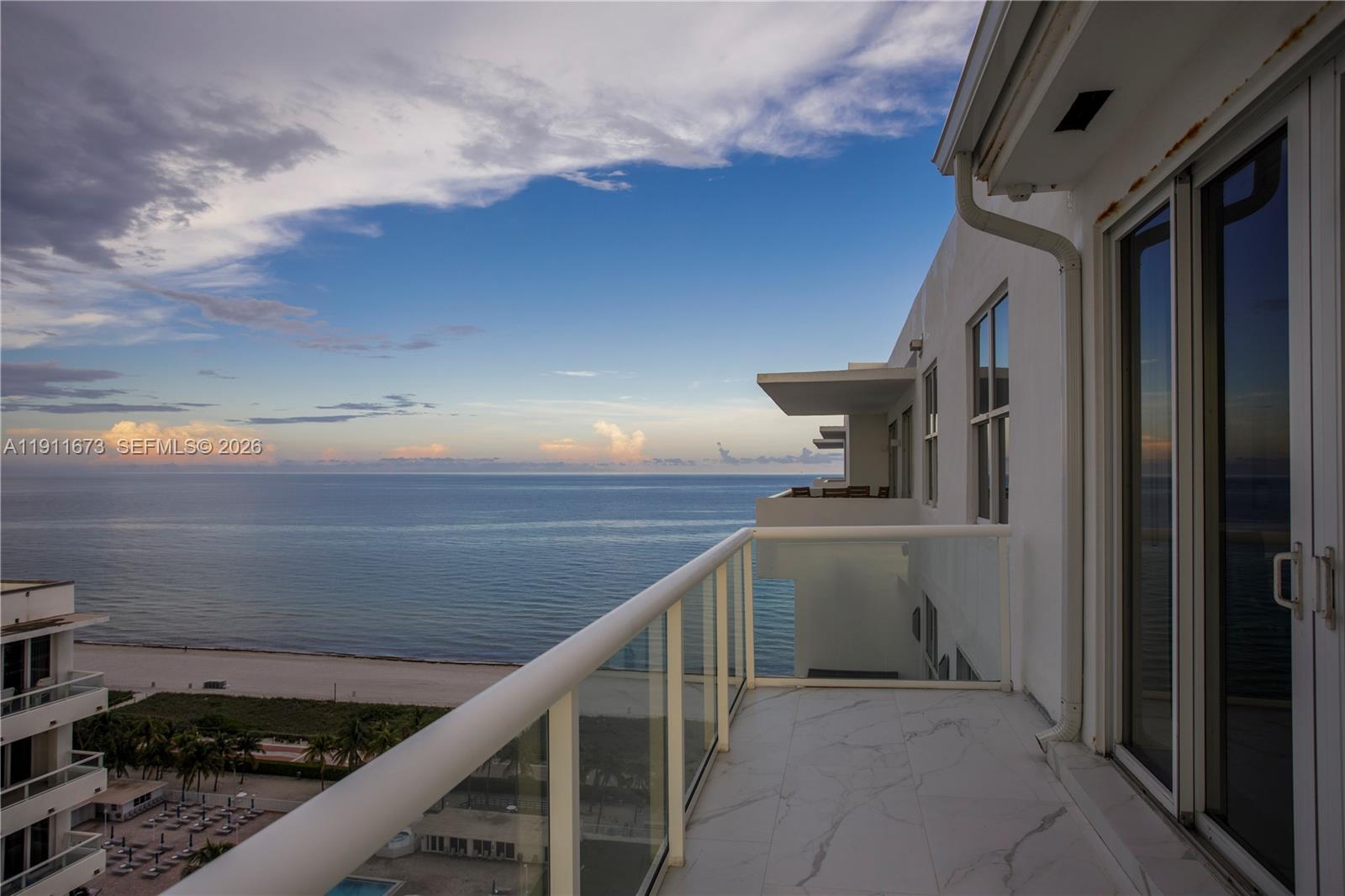 0HE CARRIAGE CLUB SOUTH C - Residential