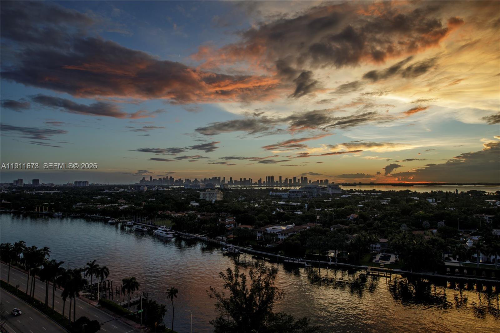 0HE CARRIAGE CLUB SOUTH C - Residential