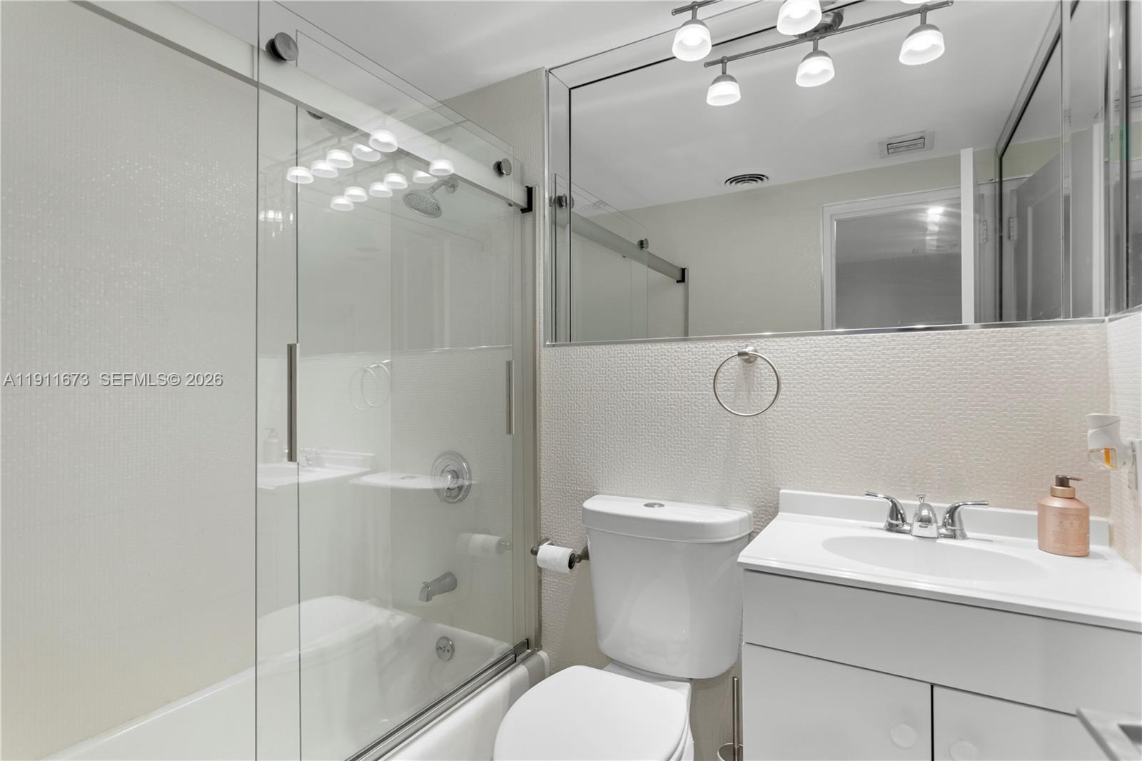 0HE CARRIAGE CLUB SOUTH C - Residential