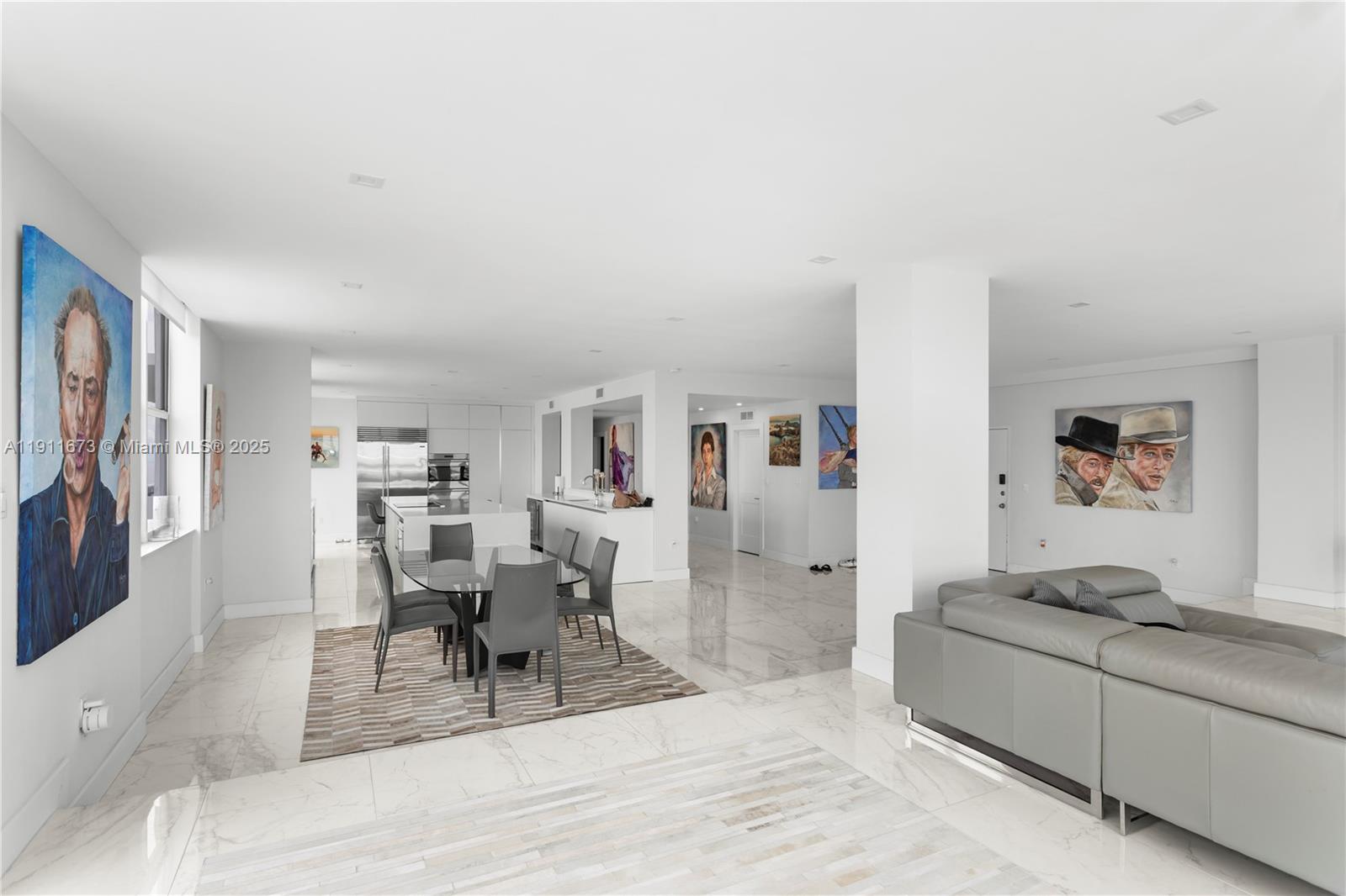 0HE CARRIAGE CLUB SOUTH C - Residential