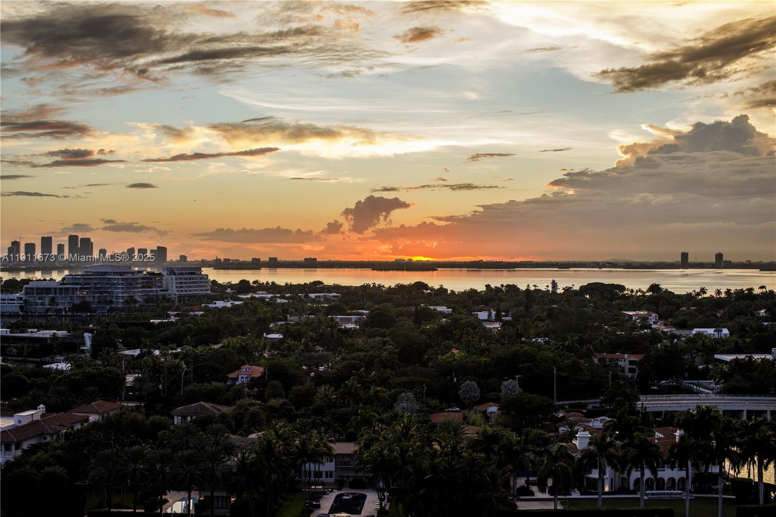 0HE CARRIAGE CLUB SOUTH C - Residential