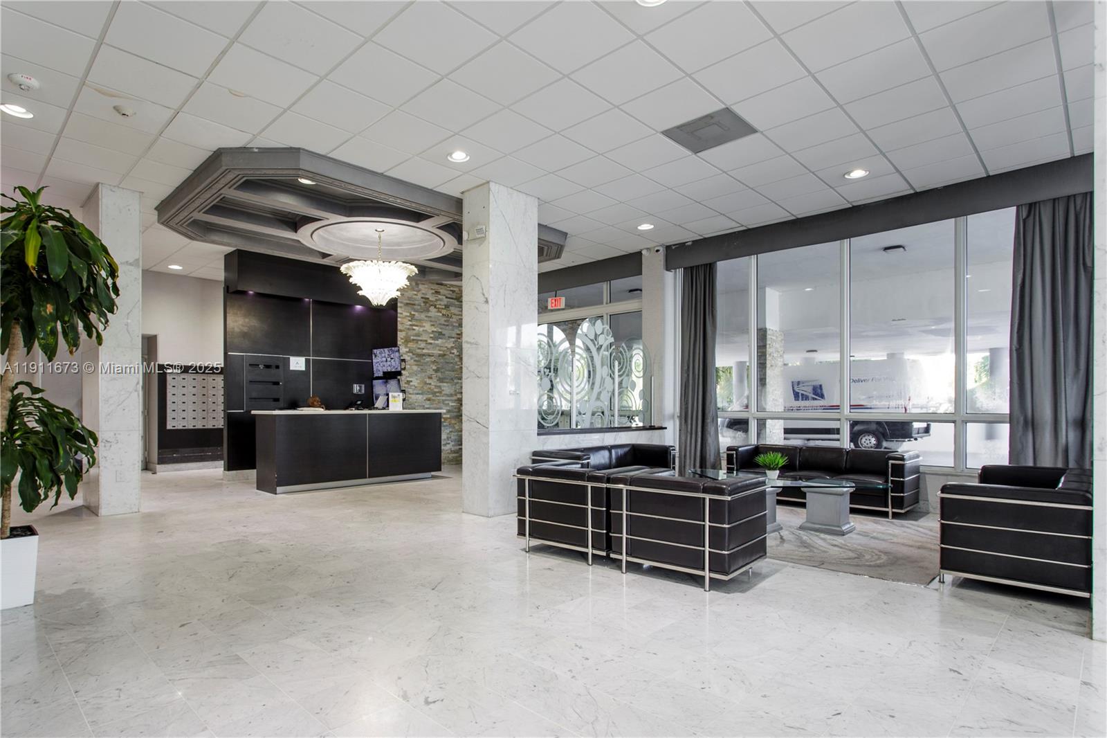 0HE CARRIAGE CLUB SOUTH C - Residential