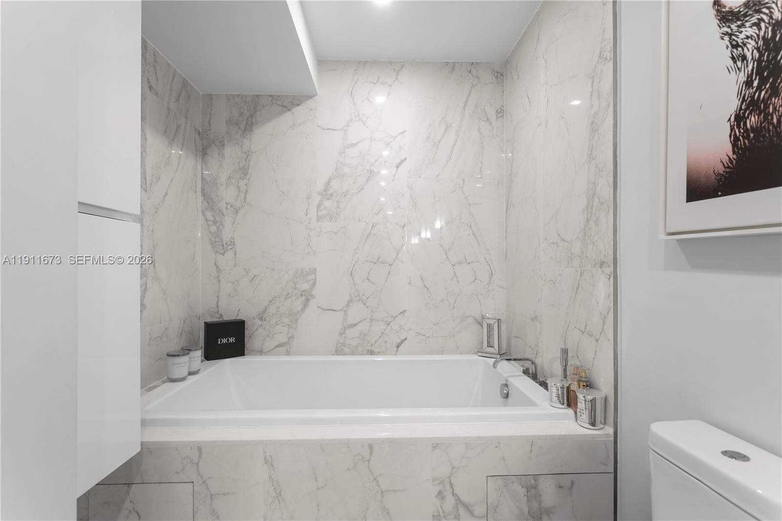 0HE CARRIAGE CLUB SOUTH C - Residential