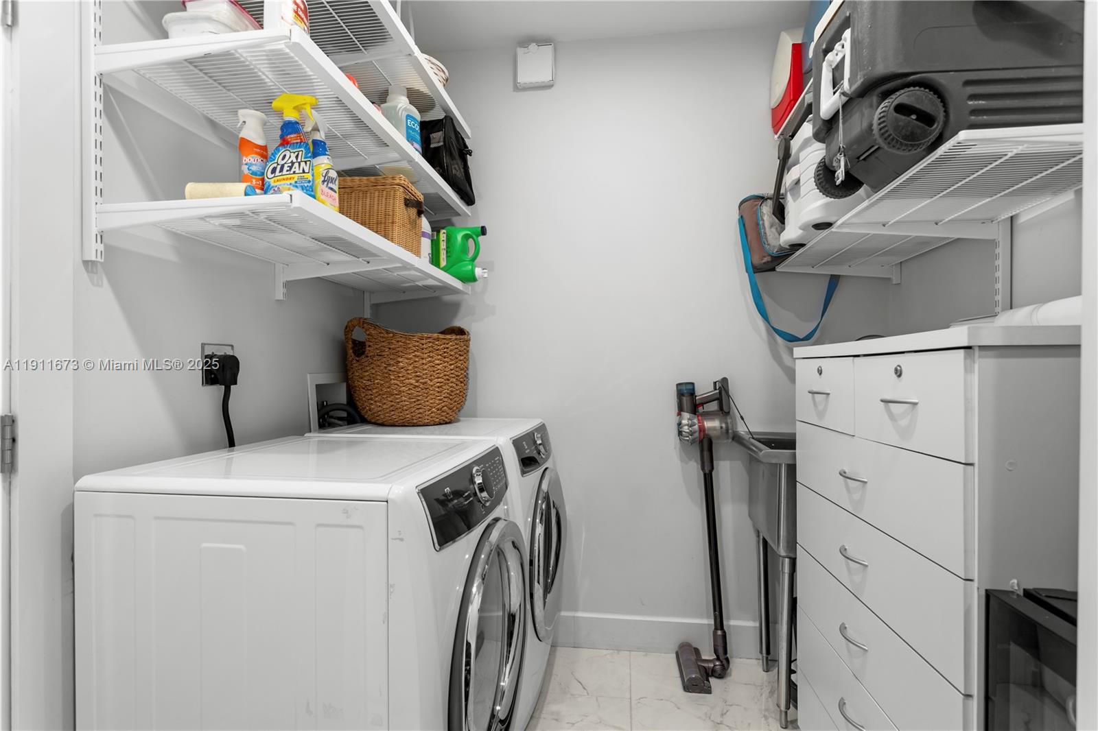 0HE CARRIAGE CLUB SOUTH C - Residential