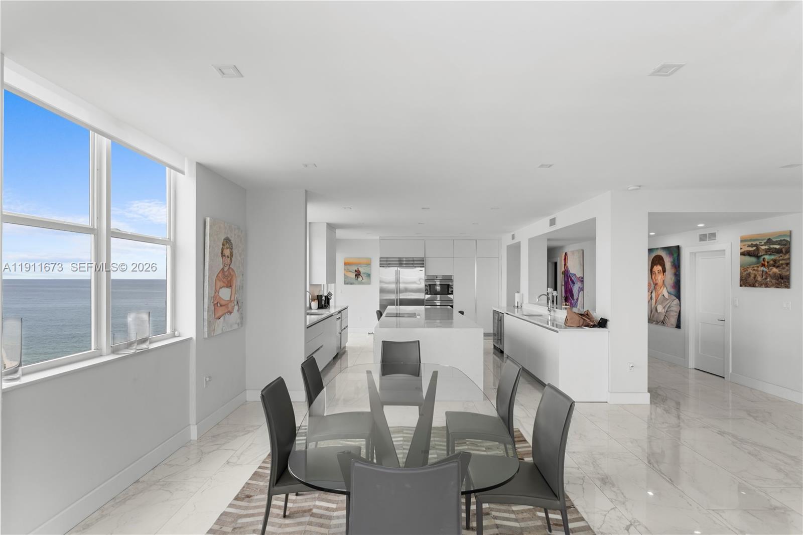 0HE CARRIAGE CLUB SOUTH C - Residential