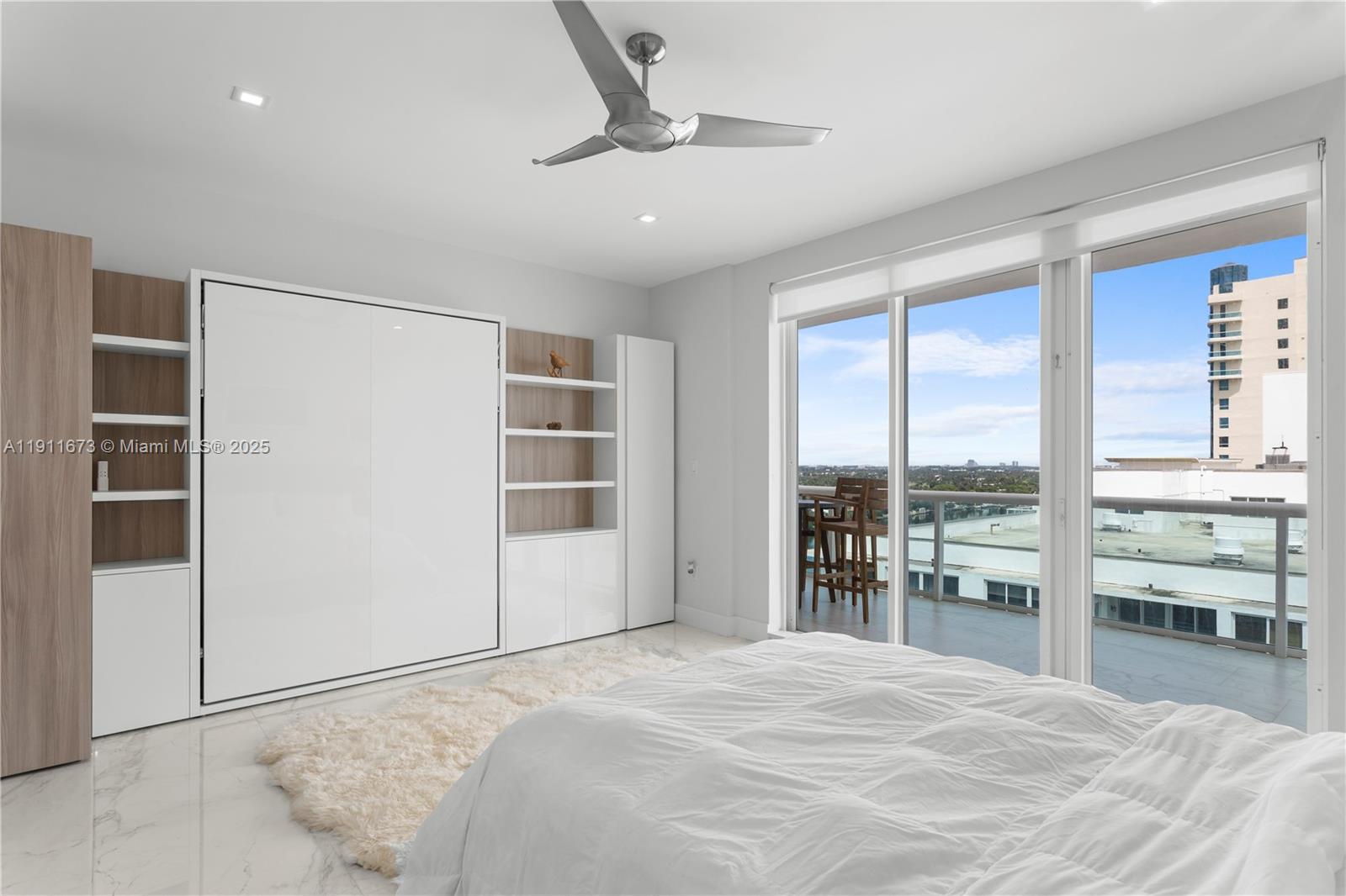 0HE CARRIAGE CLUB SOUTH C - Residential