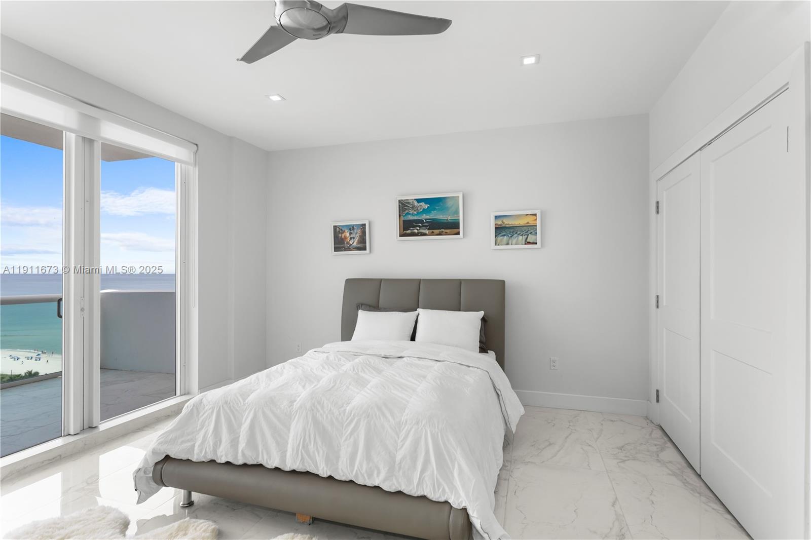 0HE CARRIAGE CLUB SOUTH C - Residential