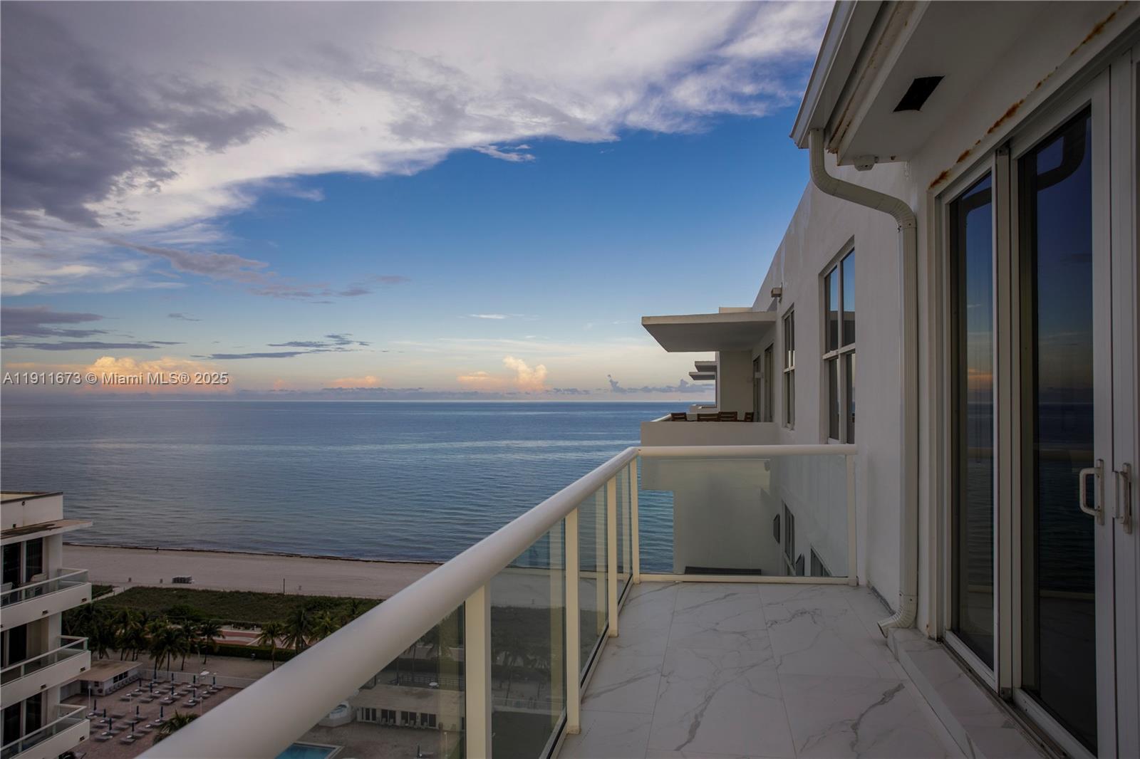 0HE CARRIAGE CLUB SOUTH C - Residential