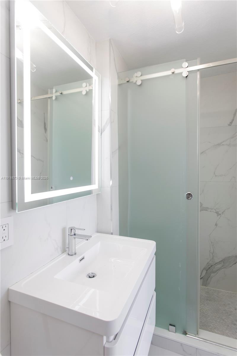 0HE CARRIAGE CLUB SOUTH C - Residential