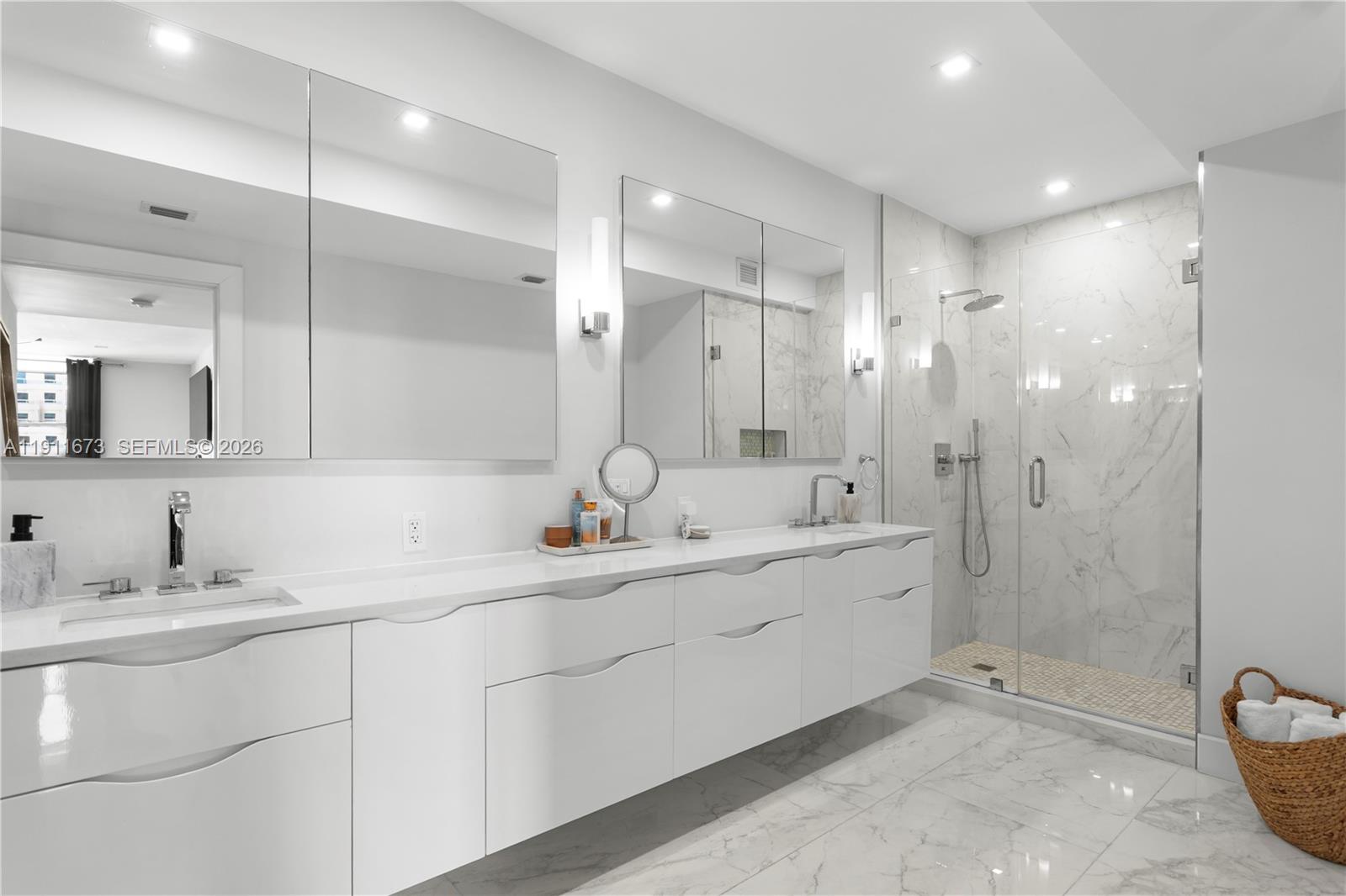 0HE CARRIAGE CLUB SOUTH C - Residential