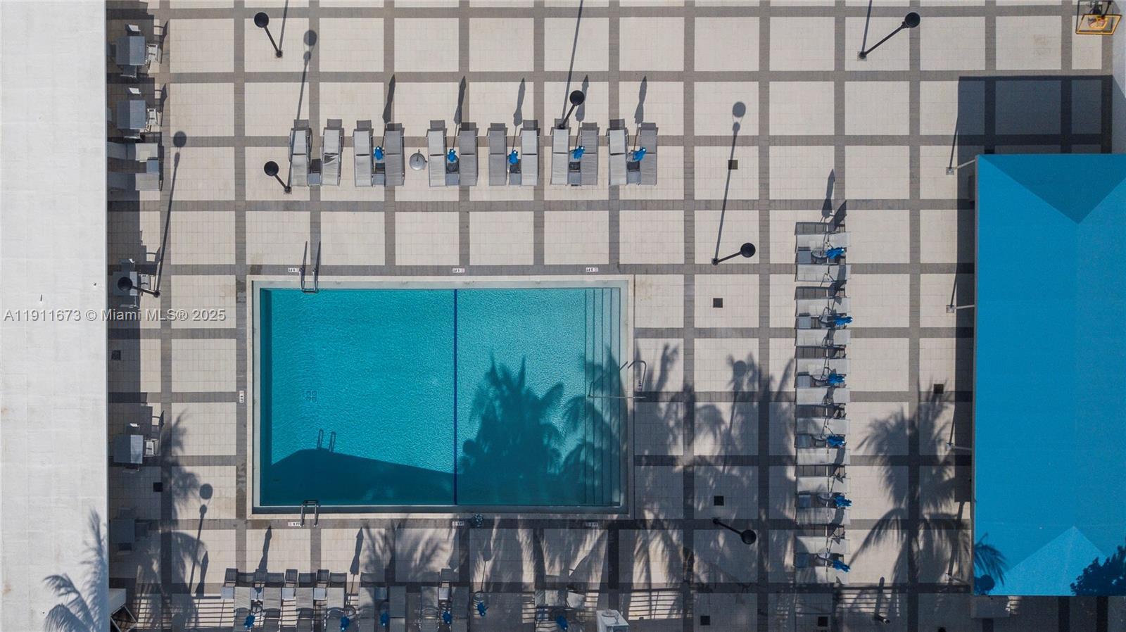 0HE CARRIAGE CLUB SOUTH C - Residential