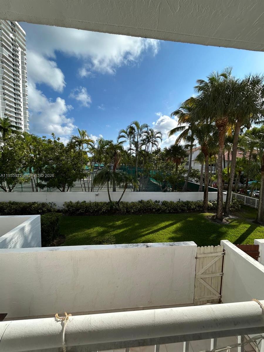 GOLDEN POINTE - Residential