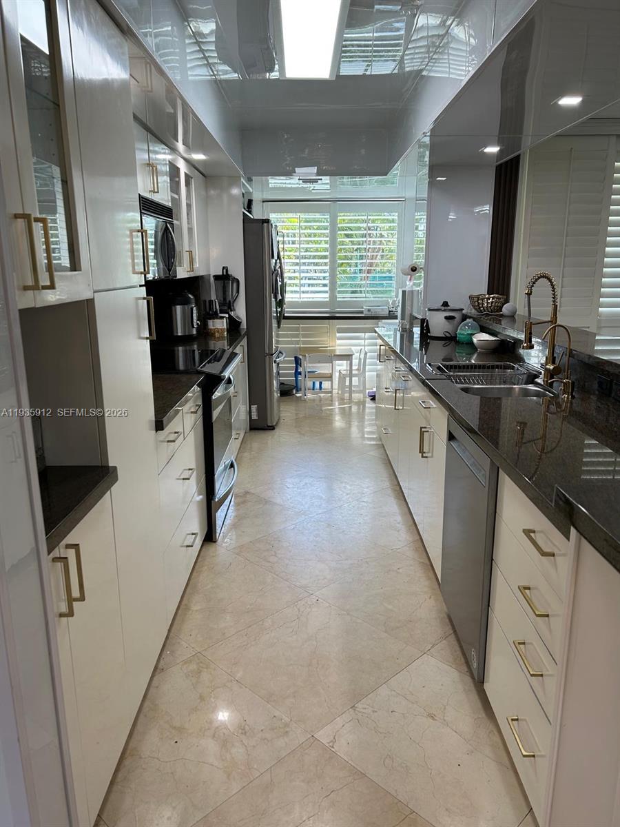 GOLDEN POINTE - Residential