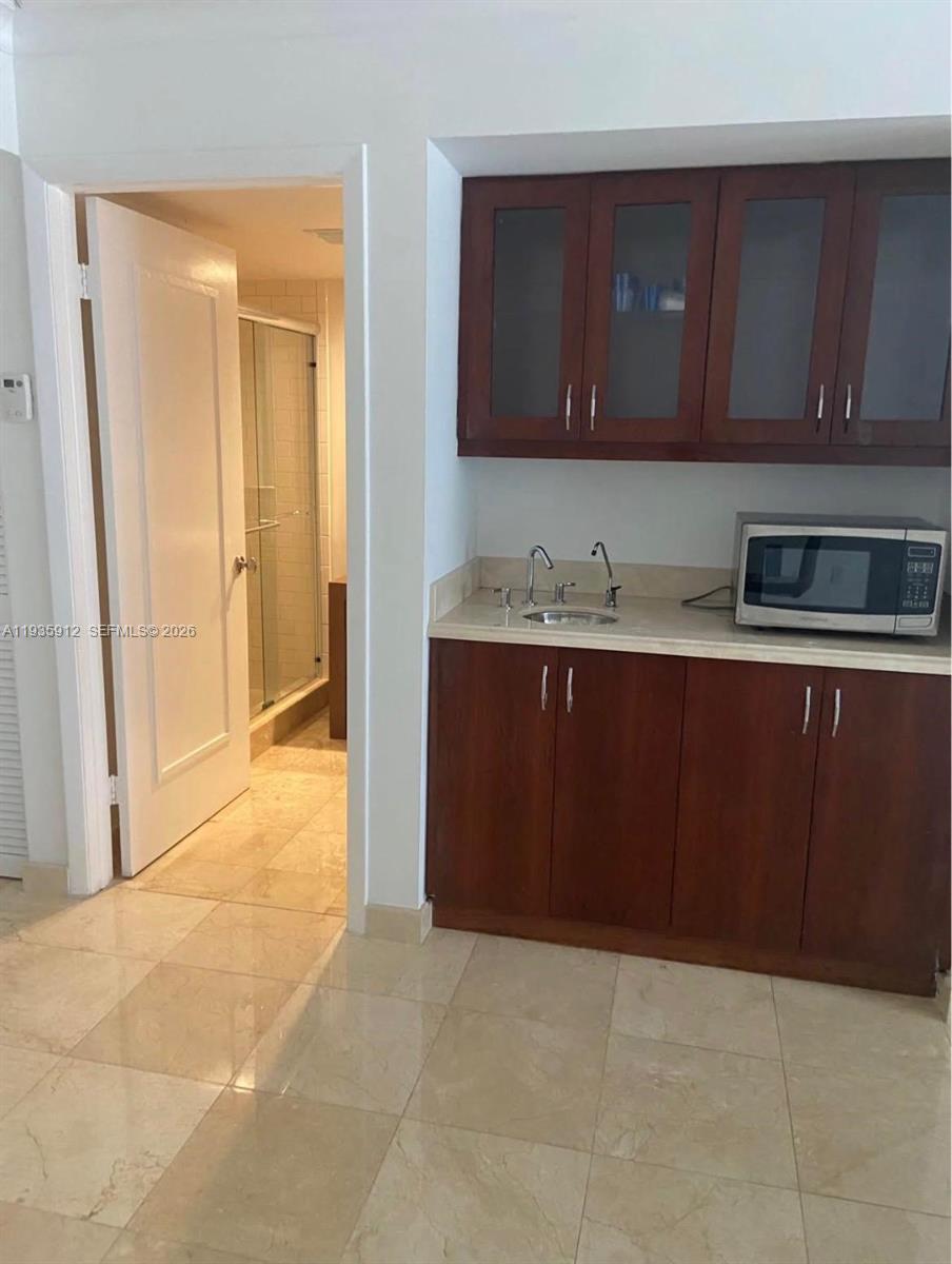 GOLDEN POINTE - Residential