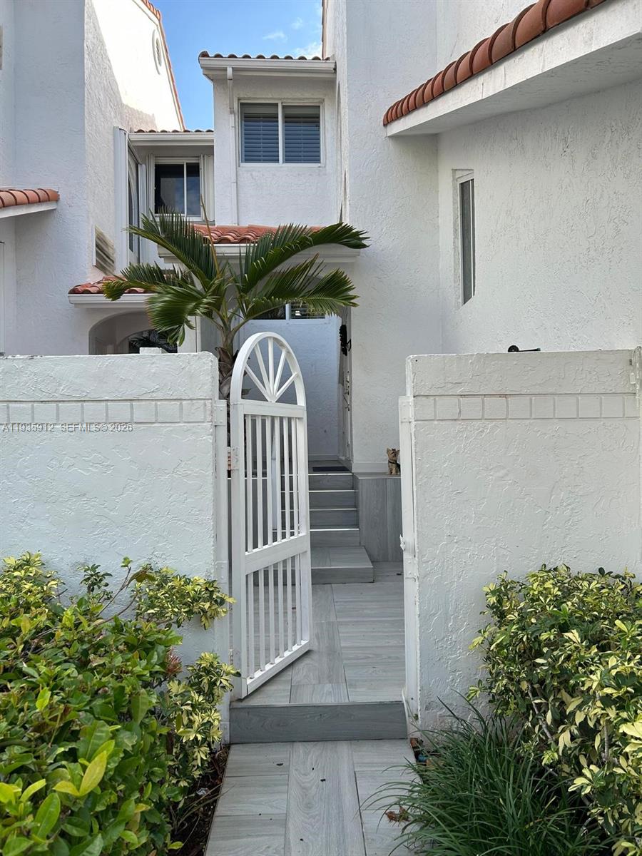 GOLDEN POINTE - Residential