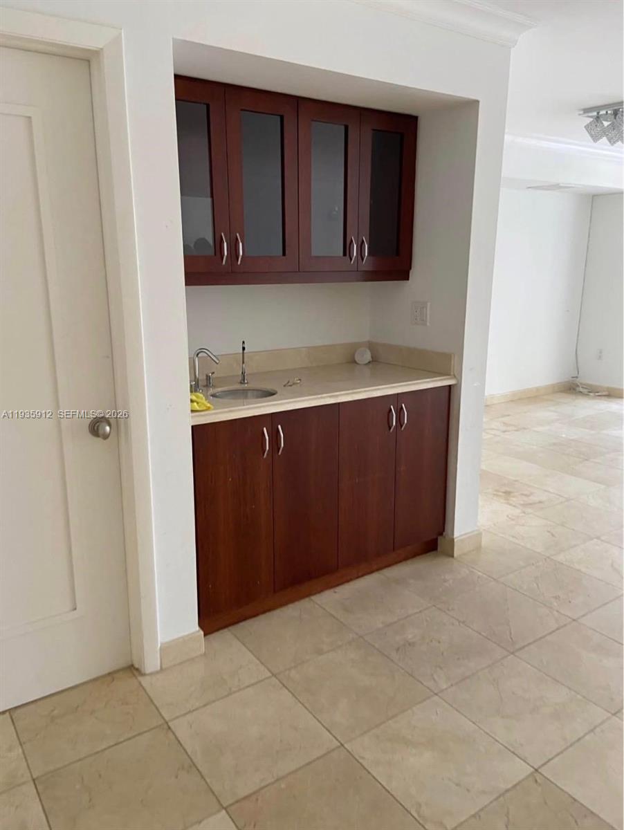 GOLDEN POINTE - Residential