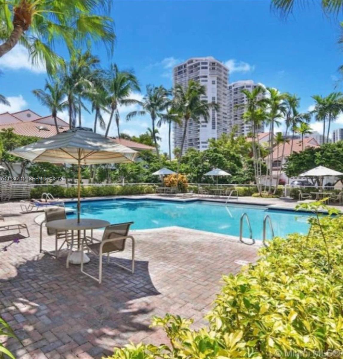 GOLDEN POINTE - Residential