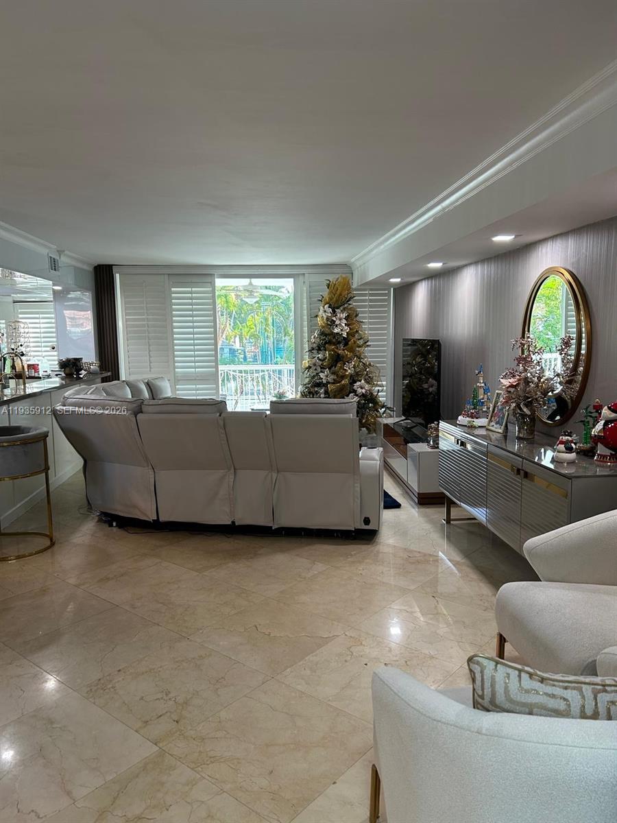 GOLDEN POINTE - Residential