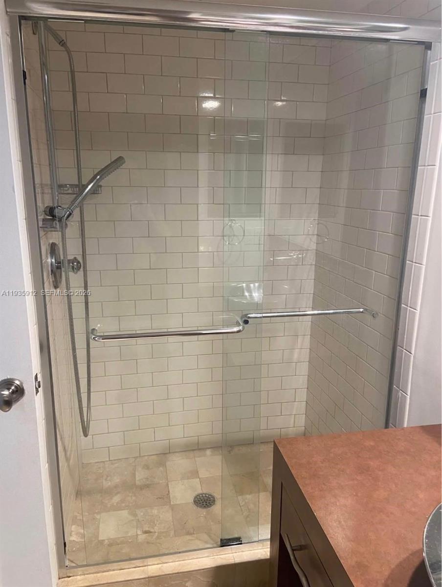 GOLDEN POINTE - Residential