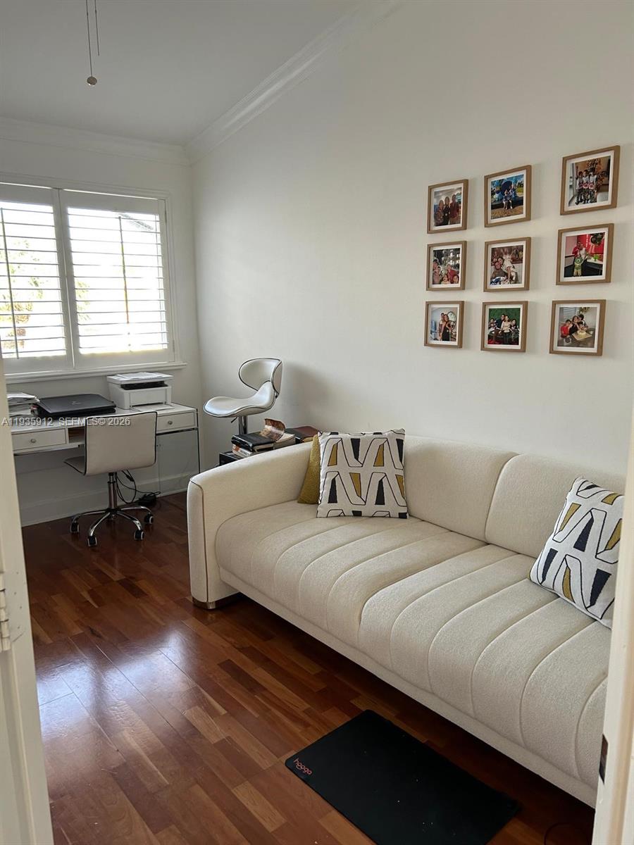 GOLDEN POINTE - Residential