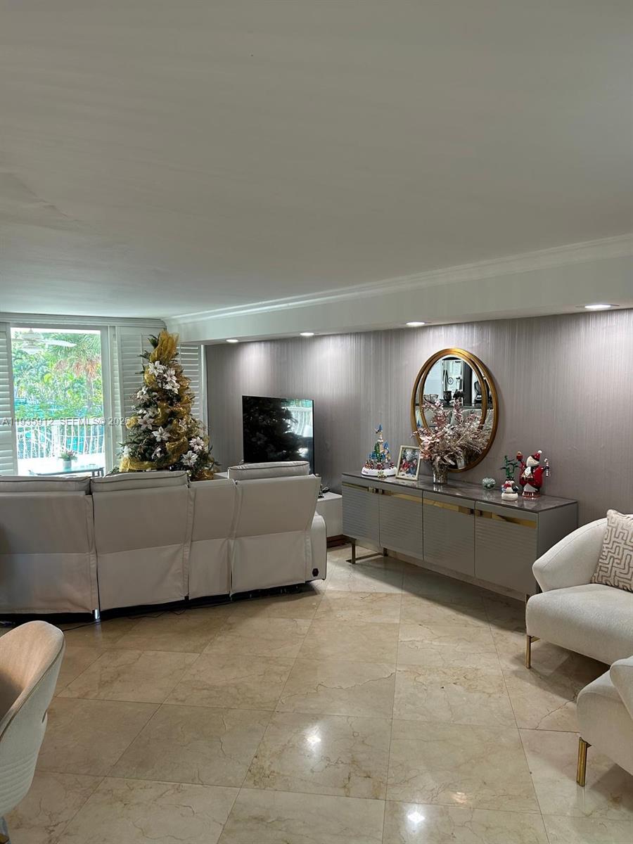 GOLDEN POINTE - Residential