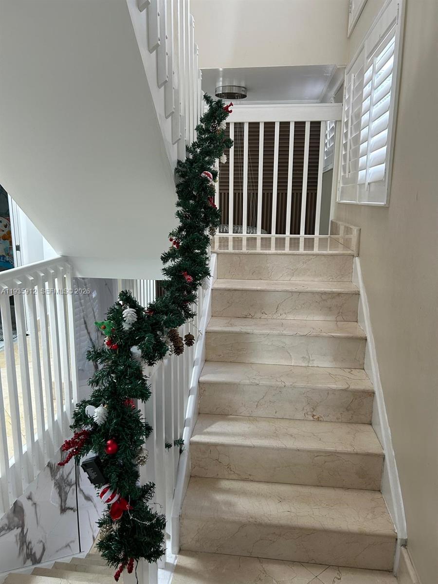 GOLDEN POINTE - Residential