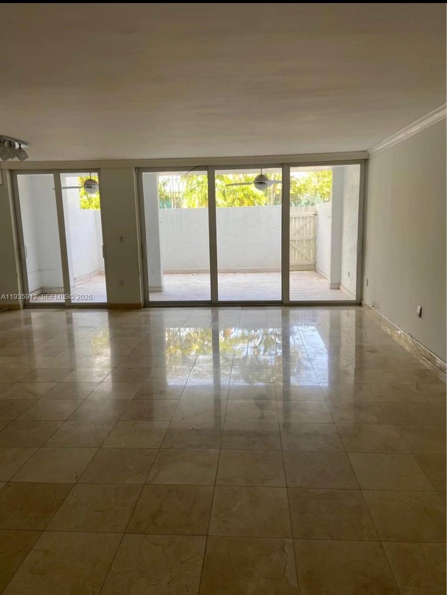 GOLDEN POINTE - Residential