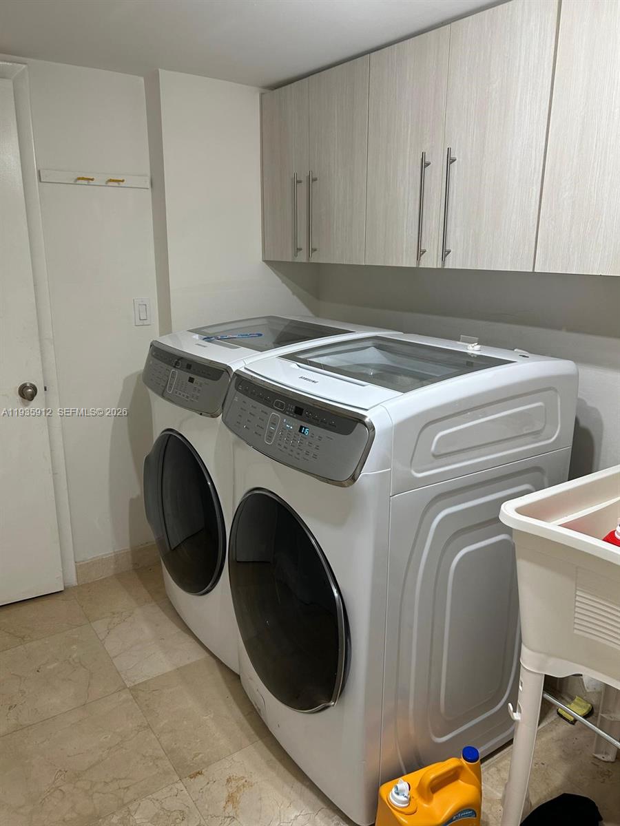 GOLDEN POINTE - Residential