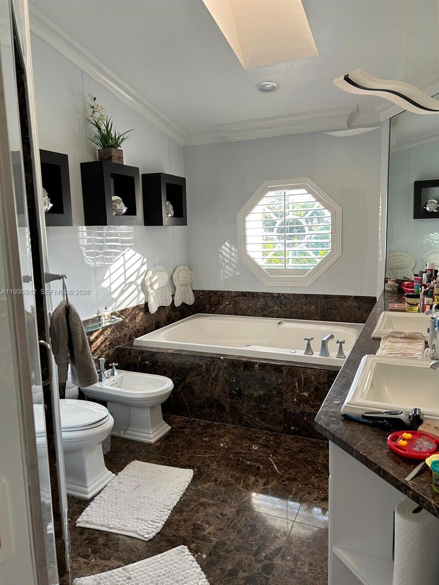 GOLDEN POINTE - Residential