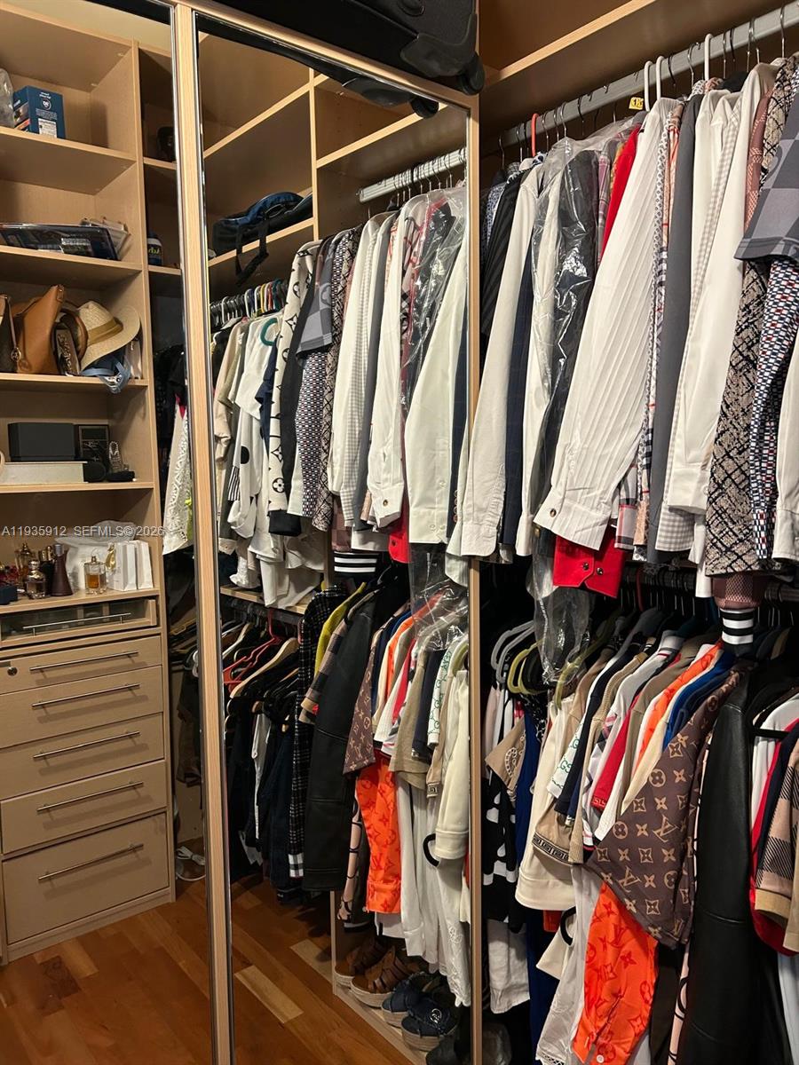 GOLDEN POINTE - Residential