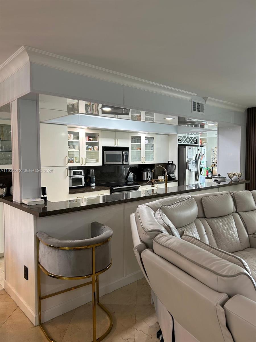 GOLDEN POINTE - Residential