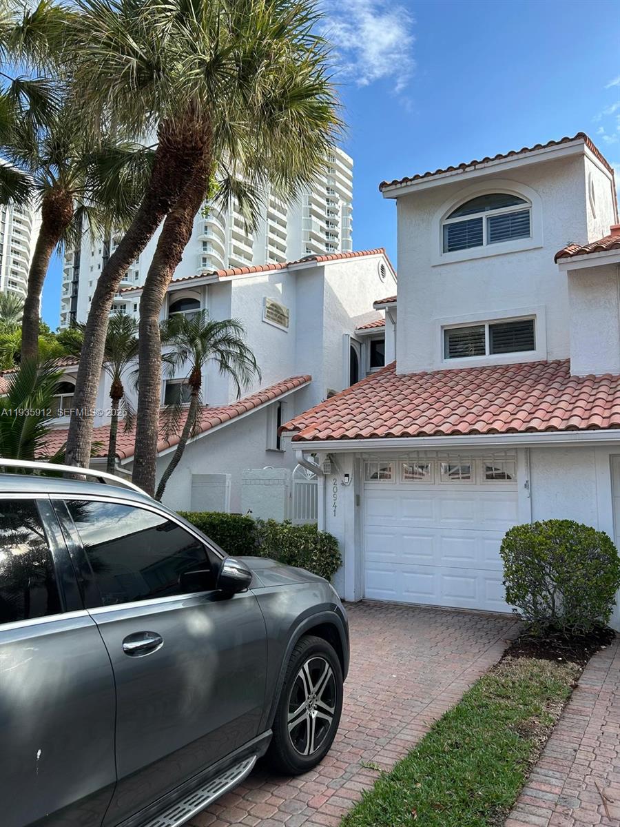 GOLDEN POINTE - Residential