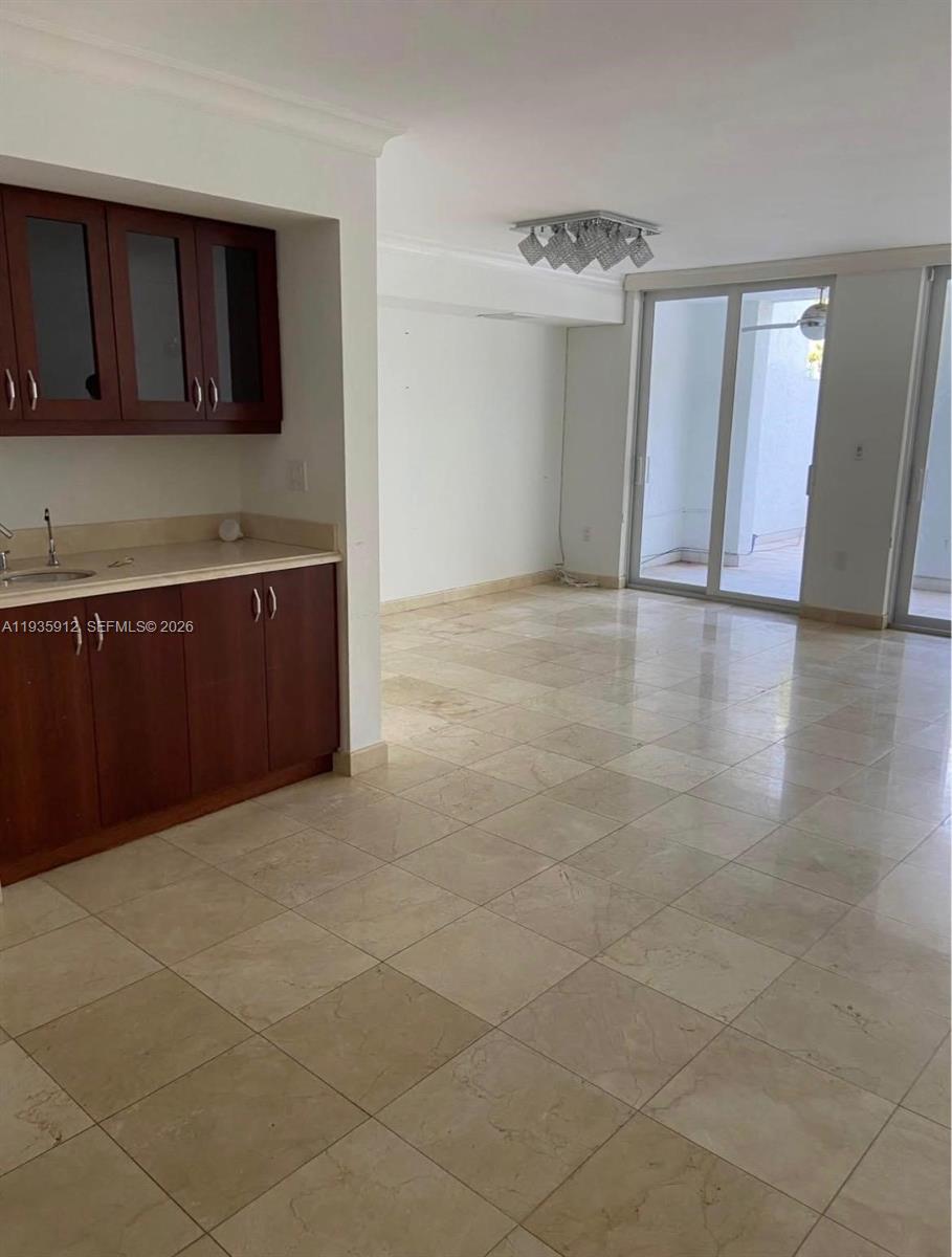 GOLDEN POINTE - Residential