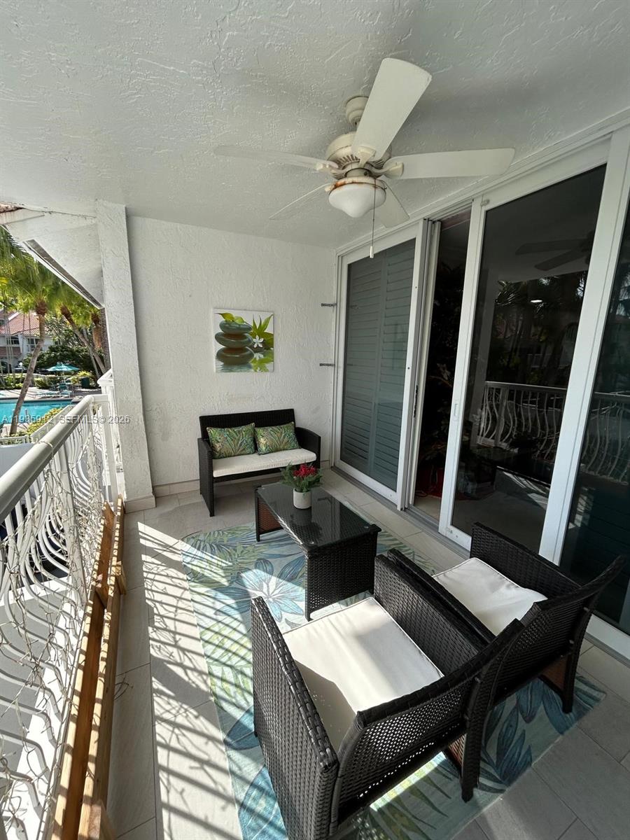 GOLDEN POINTE - Residential