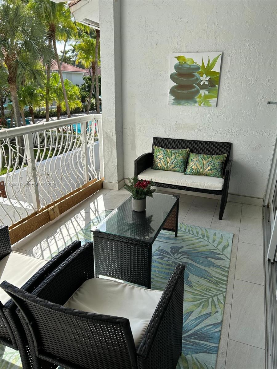 GOLDEN POINTE - Residential