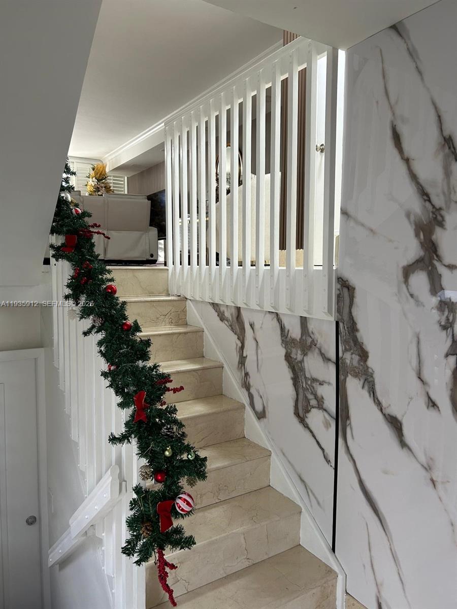 GOLDEN POINTE - Residential