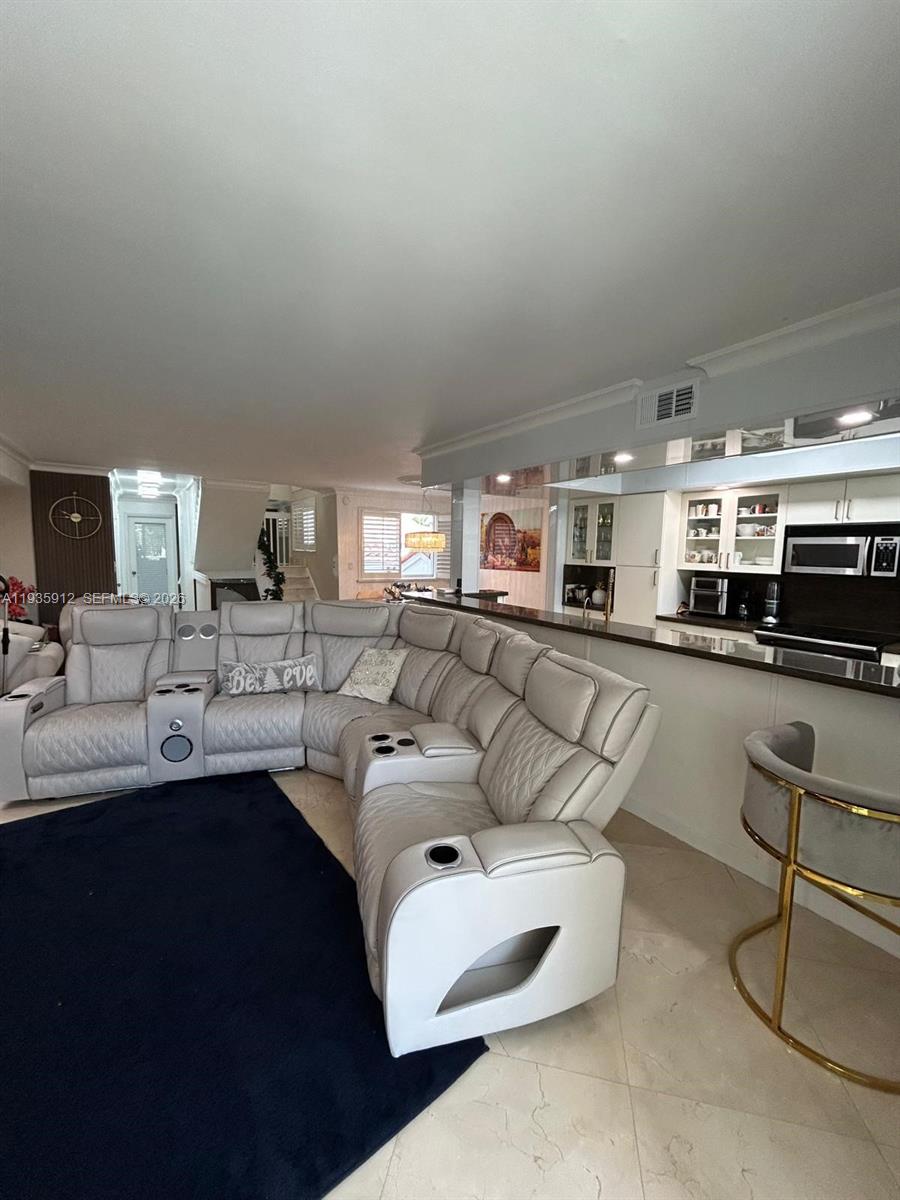 GOLDEN POINTE - Residential