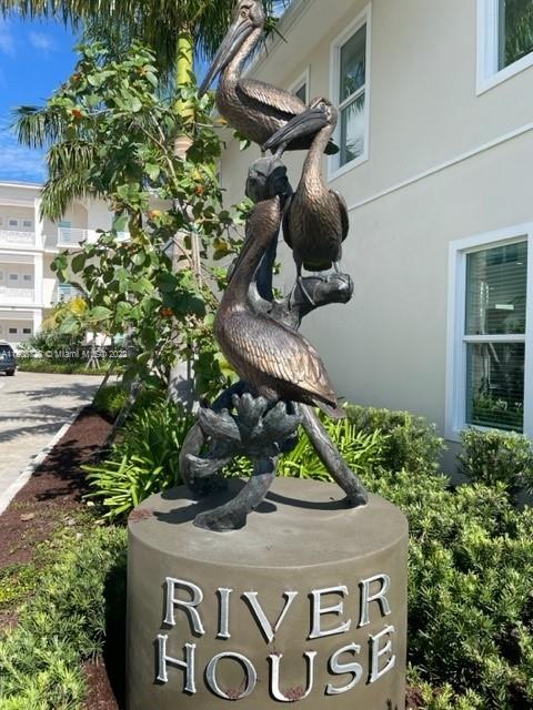 Immaculate 3Br/3.5 Ba decorator model unit w/volume ceilings offering breathtaking (wide open) River views! Open floor plan, Gourmet chef's kitchen that features sub-zero, Wolf and Asko appliances, quartz counters, and custom wood cabinetry. Additional features include heated pool and 2 car garage. Ideally located in downtown Stuart and close to restaurants and shopping.