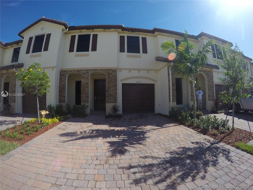 SPACIOUS TOWNHOUSE IN THE EXCLUSIVE SILVER PALMS WEST COMMUNITY IN HOMESTEAD. 3 BEDROOMS /2.5 BATHS. TILE IN FIRST FLOOR AND CARPET ON SECOND FLOOR. ALL BEDROOMS UPSTAIRS. MASTER BATH W/ DOUBLE SINK, SHOWER, WALK IN CLOSET.  FULL SIZE WASHER/DRYER. ONE CAR GARAGE AND PAVED DRIVEWAY FOR 2 MORE CARS. FENCED PATIO WITH LAKE VIEW. AMAZING CLUBHOUSE  POOL, WATER PARK FOR CHILDREN, GYM, SAUNA, BBQ AREA, AND MORE. READY TO MOVE IN!