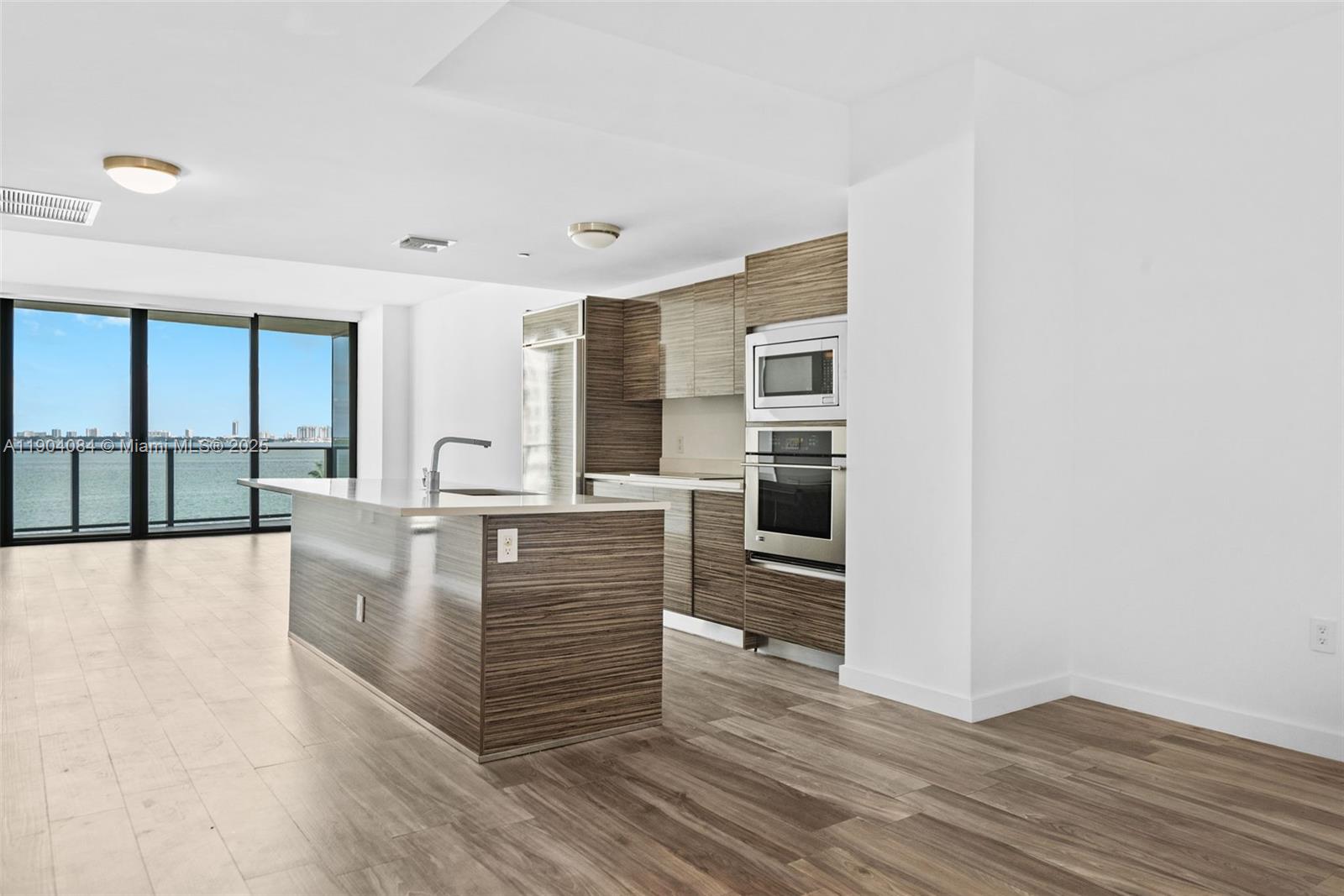 ICON BAY CONDO - Residential Lease